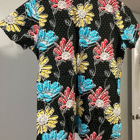 Ladies Scrub Top - Picture 5 of 6
